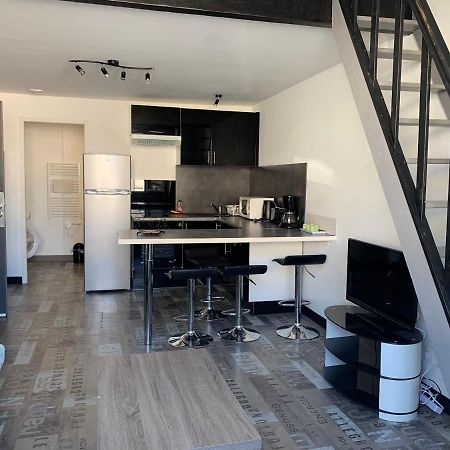 Appartement Tout Confort En Mezzanine A 20Mn A Pied Du Centre-Ville Avec Tv Et Wifi La Rochelle  Zewnętrze zdjęcie